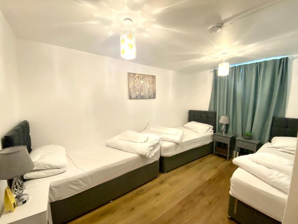 Central Suite, 3 Single Beds Bristol Kültér fotó